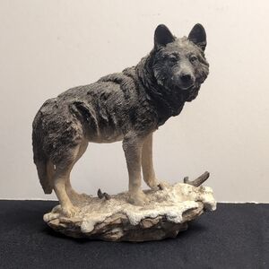 Avon Wolf Forest Prince Figurine 7" Tall Resin Wildlife